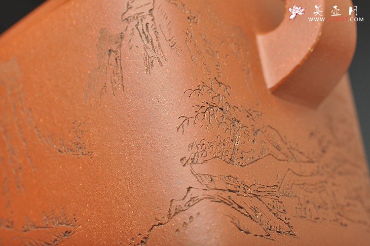 紫砂壶图片：何卫枫新作 全手四方云泉 端庄妍丽 通景山水 - 美壶网