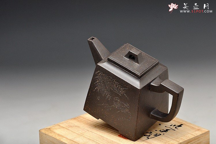 紫砂壶图片：史金妹最新全手镶片力作 志在四方 高俊大气 国大师李昌鸿装饰 - 美壶网