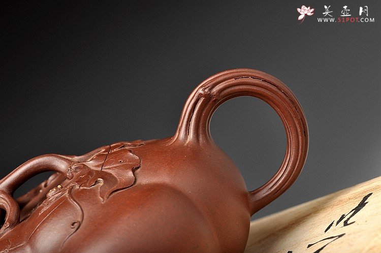 紫砂壶图片：顾正芳代表作 全手薄胎筋囊贴叶南瓜 获奖作品 线条流畅 细节精美 - 美壶网