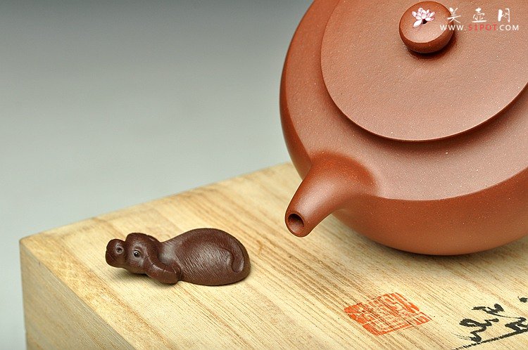 紫砂壶图片：于洪霞全手工精心力作  挚 追求紫砂挚美 饱满蓄势 寿珍韵 - 美壶网