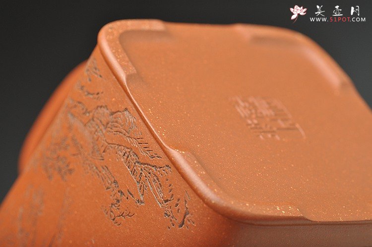 紫砂壶图片：何卫枫新作 全手四方云泉 端庄妍丽 通景山水 - 美壶网