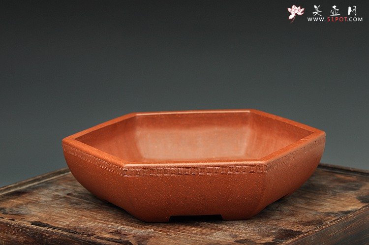 紫砂壶图片：张秋平全手六方花盆 回纹装饰 - 美壶网