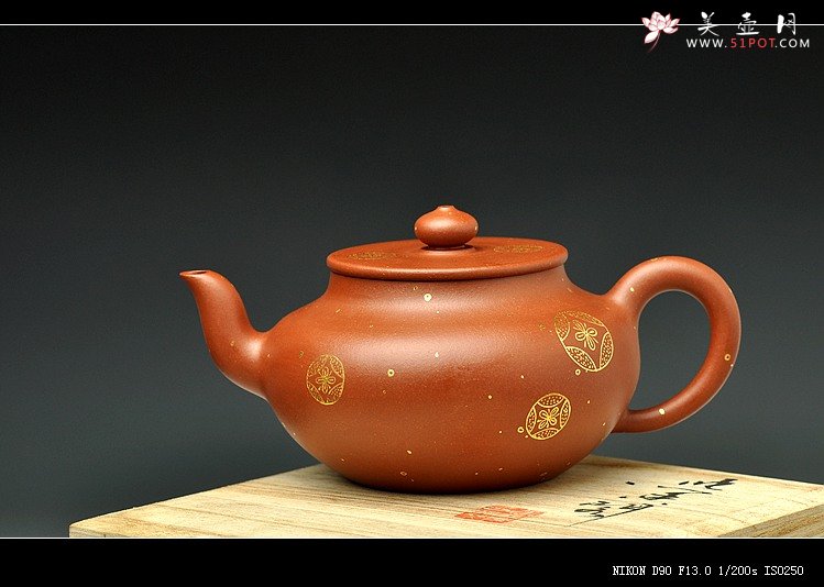 紫砂壶图片：曲峰新品 简洁明朗 全手金色年华 做工精致 - 美壶网