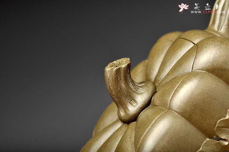 紫砂壶图片：原创作品 绿泥冬瓜 灵巧曼妙 贴叶精湛 孙伟强张新亚合作 - 美壶网