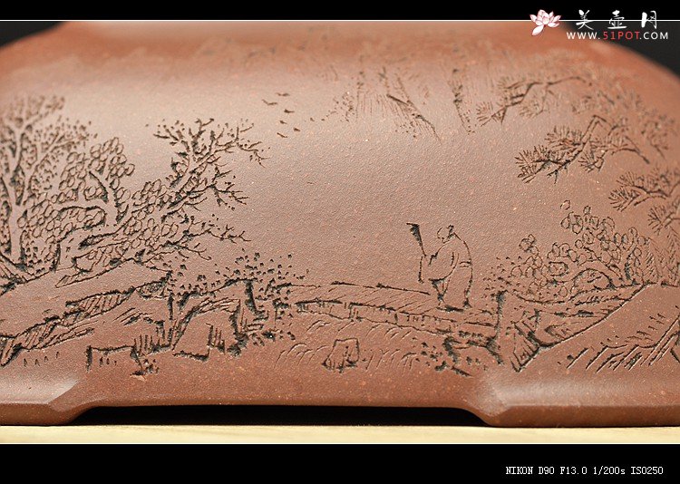 紫砂壶图片：邵雪群精心装饰通景山水  全手福临四方 温润敦厚 - 美壶网