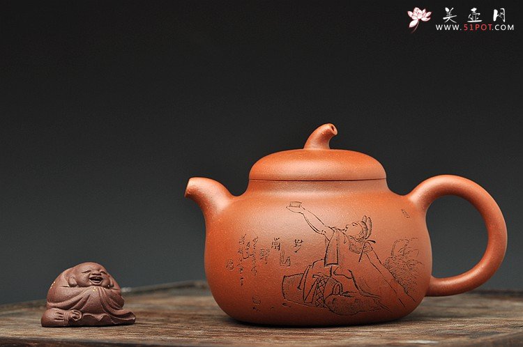 紫砂壶图片：任备安款 全手茄段 造型舒服 工笔装饰 细刻入丝  - 美壶网