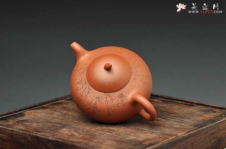 紫砂壶图片：壶型传统  端庄大方  全手曼生匏瓜壶 八骏图 - 美壶网