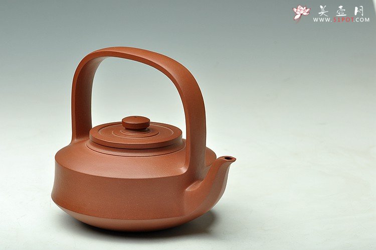 紫砂壶图片：曲峰秋冬新作 国宝器形之提璧 形神兼备 气韵流畅 老红皮龙仅此一件 - 美壶网