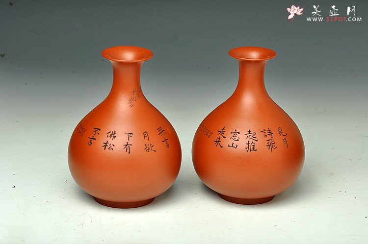 紫砂壶图片：朱牧青老师原矿小红泥花瓶一套  做工精细  刻绘生动 - 美壶网