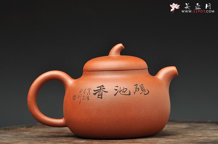 紫砂壶图片：任备安款 全手茄段 造型舒服 工笔装饰 细刻入丝  - 美壶网