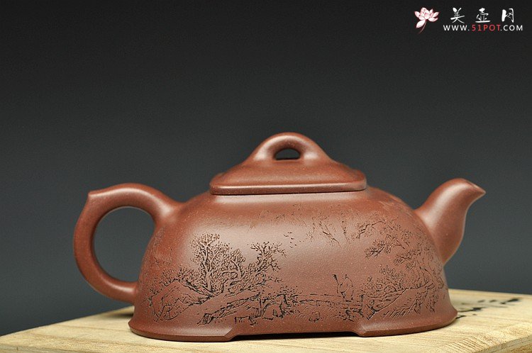 紫砂壶图片：邵雪群精心装饰通景山水  全手福临四方 温润敦厚 - 美壶网