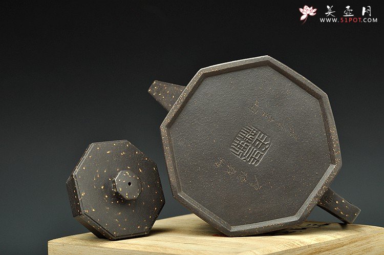 紫砂壶图片：史金妹晋级工艺师原款作品 全手工聚福八方 铺砂迷人 - 美壶网