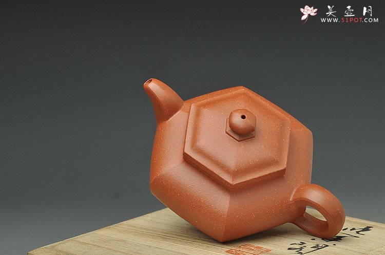 紫砂壶图片：线条清晰，块面挺快 全手藏六方  - 美壶网