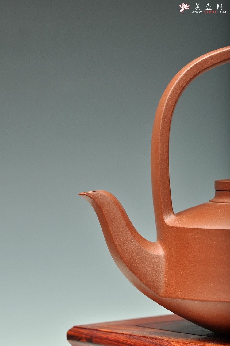 紫砂壶图片：曲峰秋冬新作 国宝器形之提璧 形神兼备 气韵流畅 老红皮龙仅此一件 - 美壶网