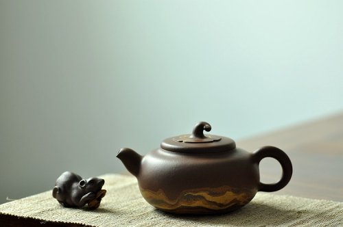 闵祥君紫砂壶 国工师闵祥君近作 通透绞泥 大气厚重 大茄段  原矿紫泥