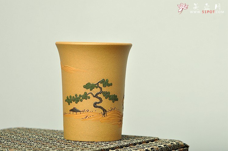 紫砂壶图片：文气 古朴雅致 主人杯 泥绘通景山水 - 美壶网