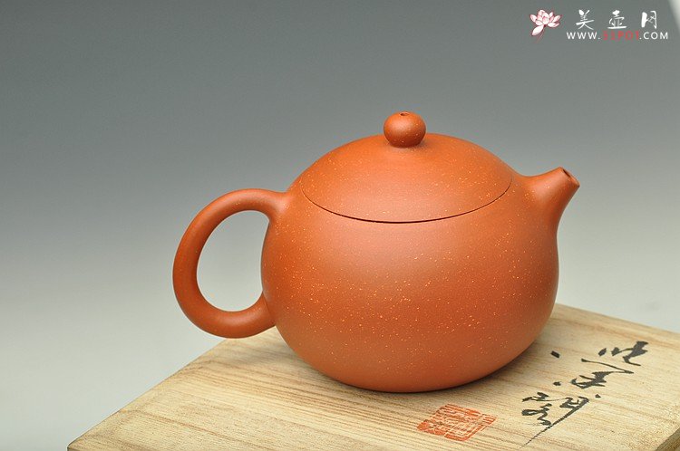 紫砂壶图片：造型周正 端庄大方 全手红泥大西施 - 美壶网