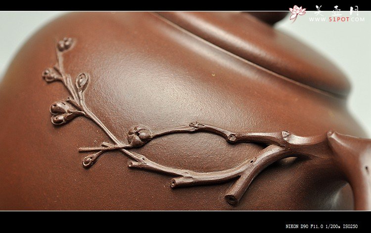 紫砂壶图片：经典作品 刚正挺拔 全手 傲骨寒梅姊妹壶 梅花香自苦寒来 - 美壶网