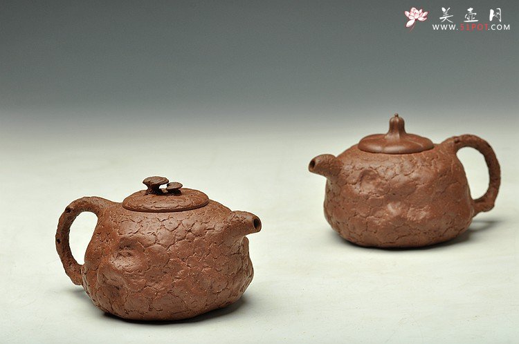 紫砂壶图片：谢多莲最新作品 全手薄胎龚春对壶 古朴 周正协调 - 美壶网