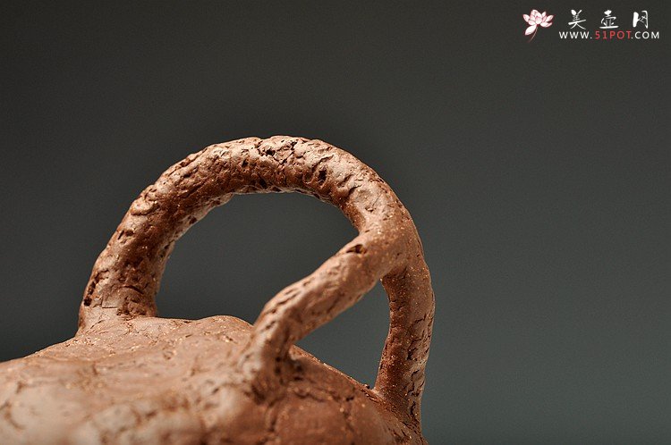 紫砂壶图片：谢多莲最新作品 全手薄胎龚春对壶 古朴 周正协调 - 美壶网