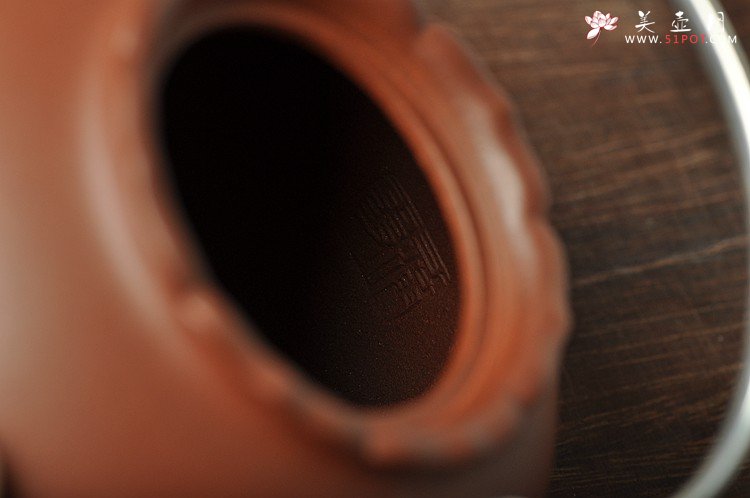 紫砂壶图片：于洪霞全手原创作品 敦厚可人 美人~香莲 纯银提梁 - 美壶网