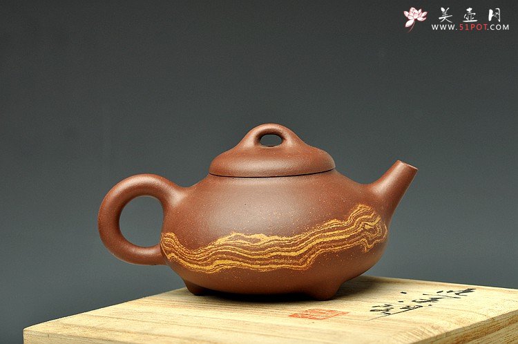 紫砂壶图片：双色通透绞泥 经典器形 全手石瓢 线条流畅 - 美壶网