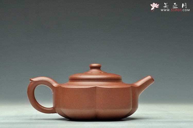 紫砂壶图片：苍劲刚遒 造型端庄大方 储俊伟精心之作 梅花周盘 5号井底槽青 - 美壶网