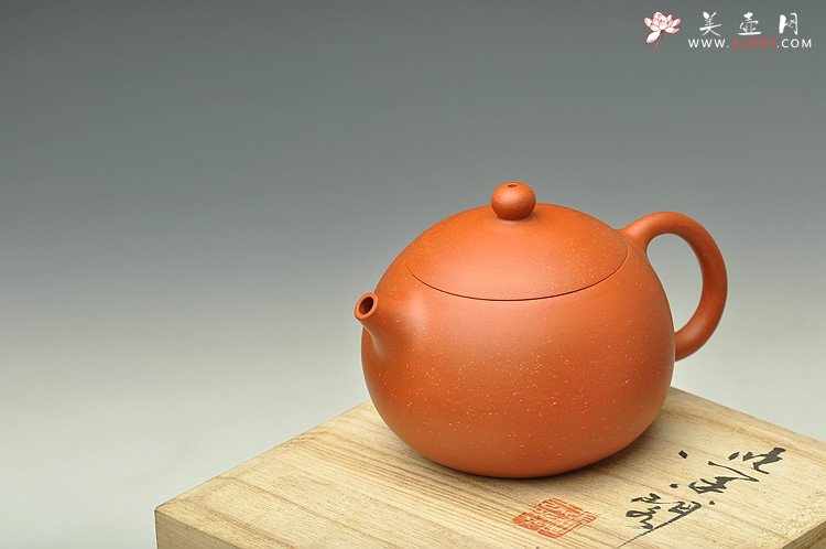 紫砂壶图片：造型周正 端庄大方 全手红泥大西施 - 美壶网