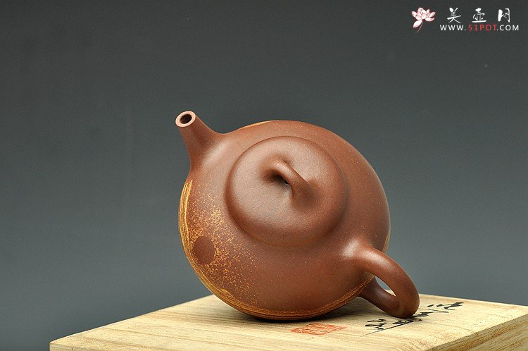 紫砂壶图片：双色通透绞泥 经典器形 全手石瓢 线条流畅 - 美壶网