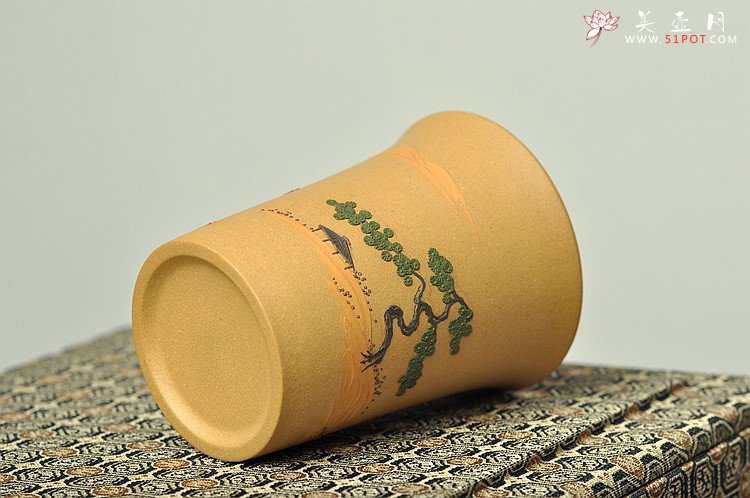 紫砂壶图片：文气 古朴雅致 主人杯 泥绘通景山水 - 美壶网