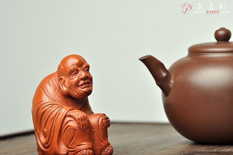 紫砂壶图片：经典作品 刚正挺拔 全手 傲骨寒梅姊妹壶 梅花香自苦寒来 - 美壶网