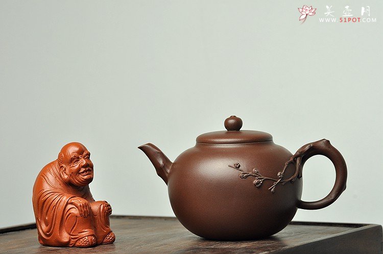 紫砂壶图片：经典作品 刚正挺拔 全手 傲骨寒梅姊妹壶 梅花香自苦寒来 - 美壶网