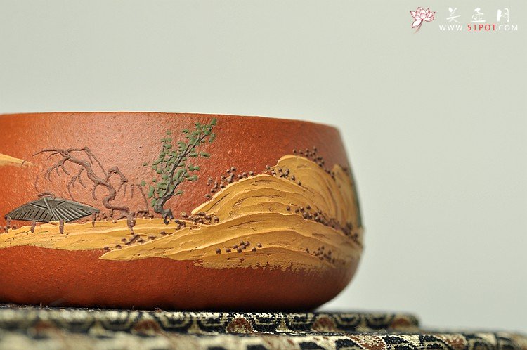 紫砂壶图片：泥绘通景山水 老朱泥对杯 相映得趣 - 美壶网