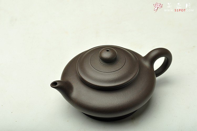 紫砂壶图片：历史泥料 乌泥小掇球和小虚扁 不接受定做 - 美壶网