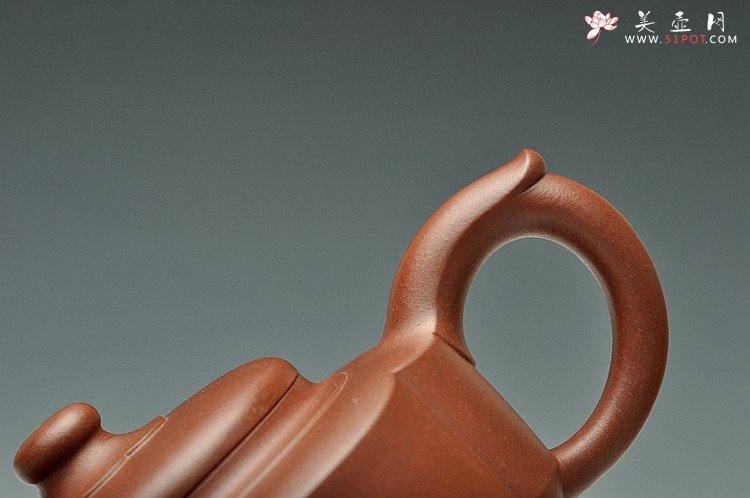 紫砂壶图片：苍劲刚遒 造型端庄大方 储俊伟精心之作 梅花周盘 5号井底槽青 - 美壶网