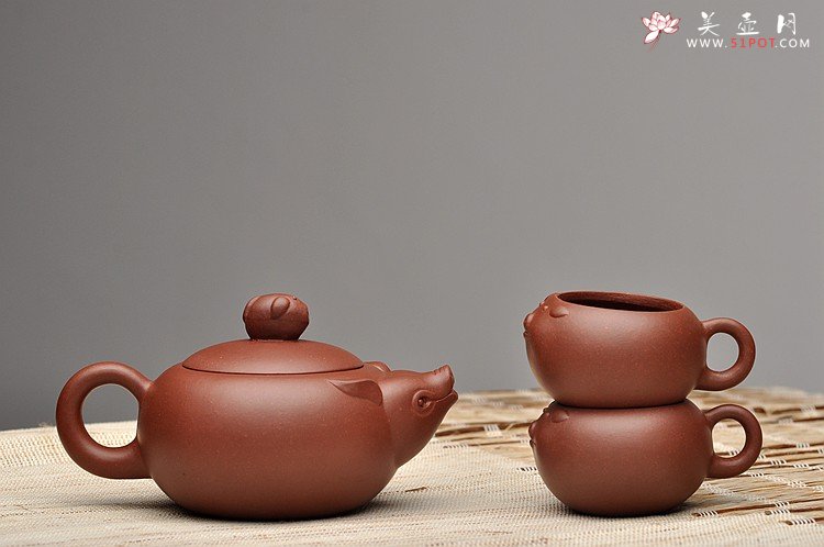 紫砂壶图片：美壶特惠 优质青水泥 憨态可掬 福猪套壶 - 美壶网