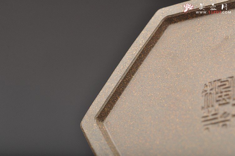 紫砂壶图片：青年实力派何卫枫最新力作 方圆有度 全手大彬壶式 - 美壶网