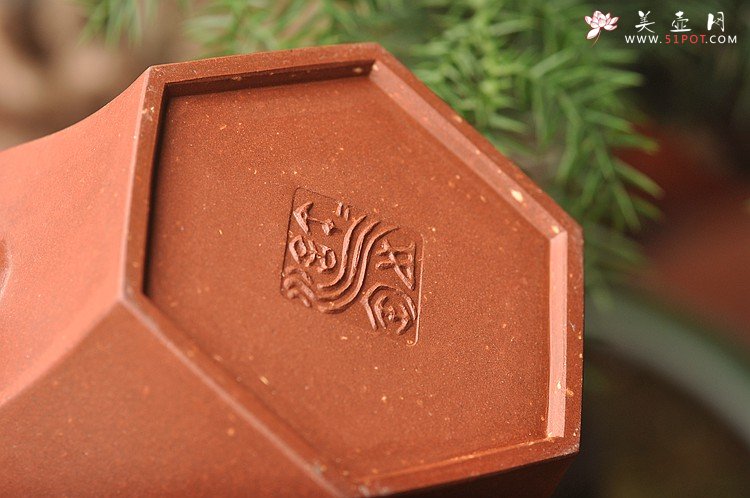 紫砂壶图片：精品重器 许浒经典作品 全手工镶片僧帽 顾风遗韵 - 美壶网