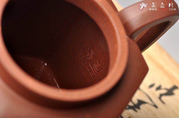 紫砂壶图片：青年实力派何卫枫最新力作 方圆有度 全手大彬壶式 - 美壶网