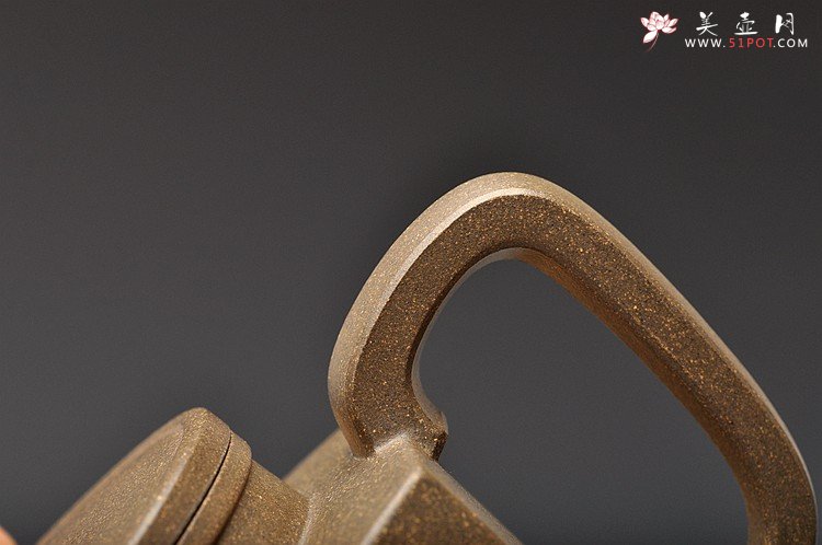 紫砂壶图片：青年实力派何卫枫最新力作 方圆有度 全手大彬壶式 - 美壶网