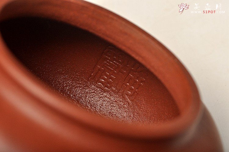 紫砂壶图片：徐家风格 舒展温润 扁而不僵  全手扁掇只 优质红清水 - 美壶网