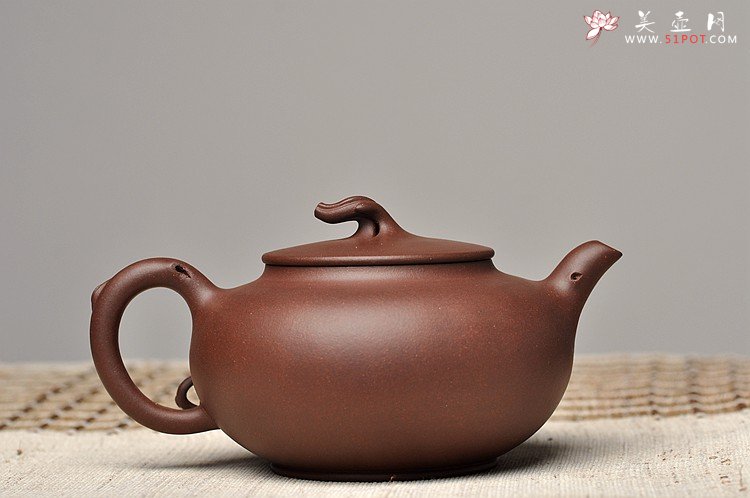 紫砂壶图片：线条流畅 韵味十足 简意花器 全手工花趣 - 美壶网