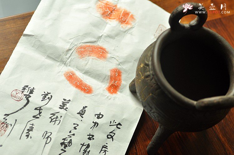 紫砂壶图片：全手玩砂之三足鼎 古朴典雅 - 美壶网