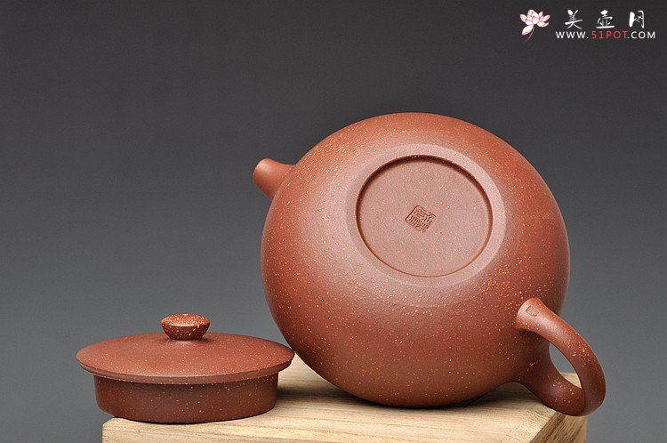 紫砂壶图片：国大师毛国强装饰 气势磅礴  全手大汉扁 收藏~ - 美壶网