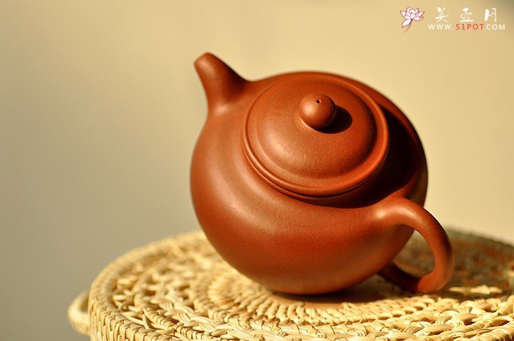 紫砂壶图片：极易泡养红皮龙 全手红莲 清秀婉约 进步明显 - 美壶网