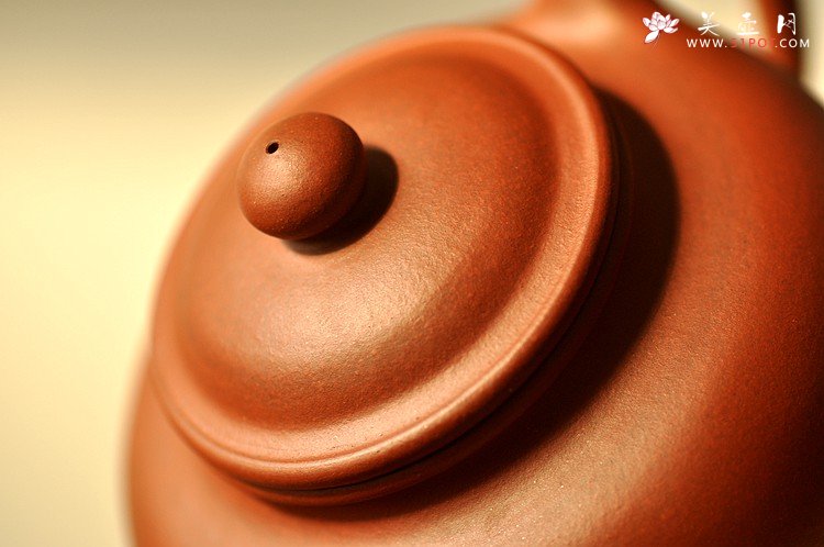 紫砂壶图片：极易泡养红皮龙 全手红莲 清秀婉约 进步明显 - 美壶网