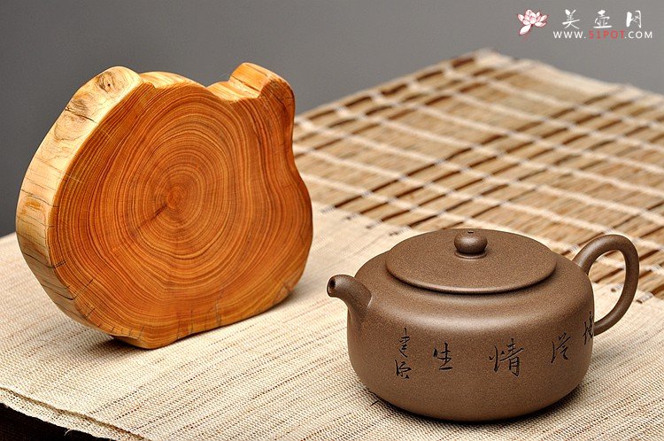 紫砂壶图片：王建源、王宝鹏联袂装饰 黄玲玲执刀 瞿斌全手新品 君缘 文人壶 - 美壶网