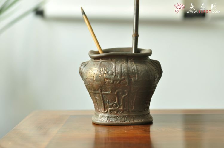 紫砂壶图片：全手玩砂之宝鼎 古朴典雅 - 美壶网