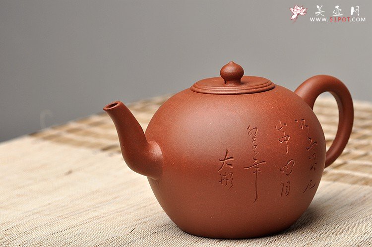 紫砂壶图片：古朴饱满 拙意十足 摹古全手大彬圆壶 江上清风山中明月 - 美壶网