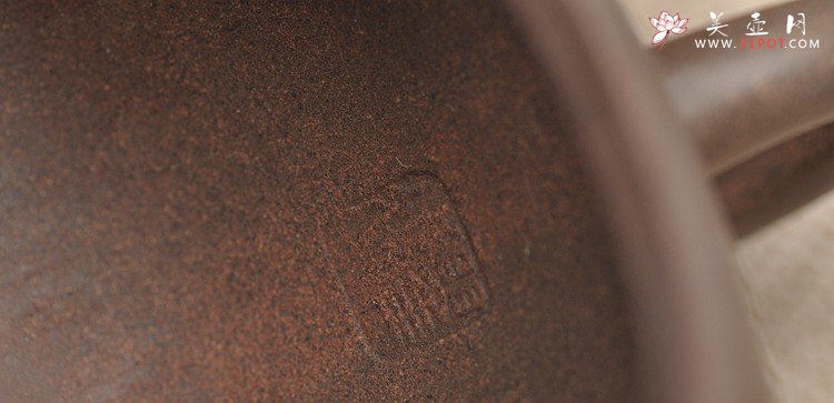 紫砂壶图片：王建源、王宝鹏联袂装饰 黄玲玲执刀 瞿斌全手新品 君缘 文人壶 - 美壶网